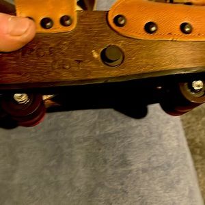 Retro sandals from the 1970s never used great shape called pop-ups